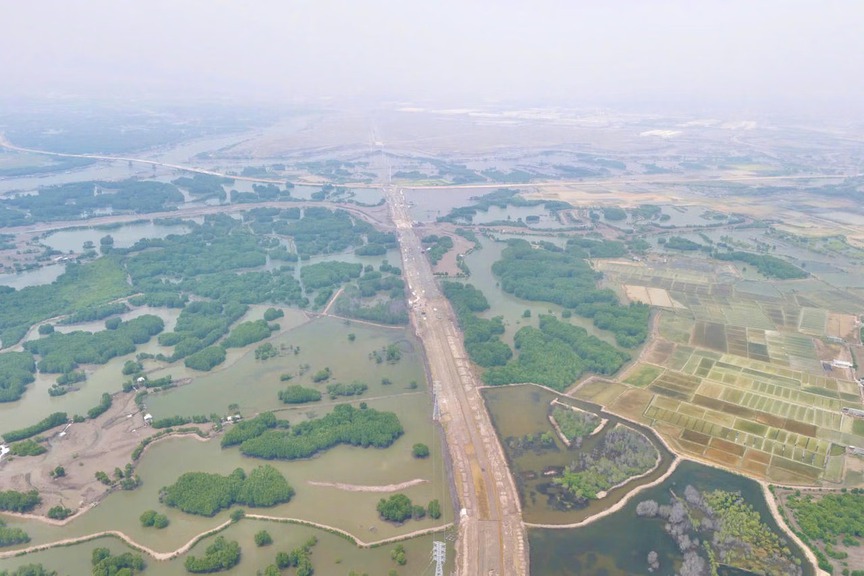 Sắp hoàn thành 2 trục chiến lược hơn 5.000 tỷ kết nối đến cảng nước sâu lớn nhất Việt Nam- Ảnh 3.