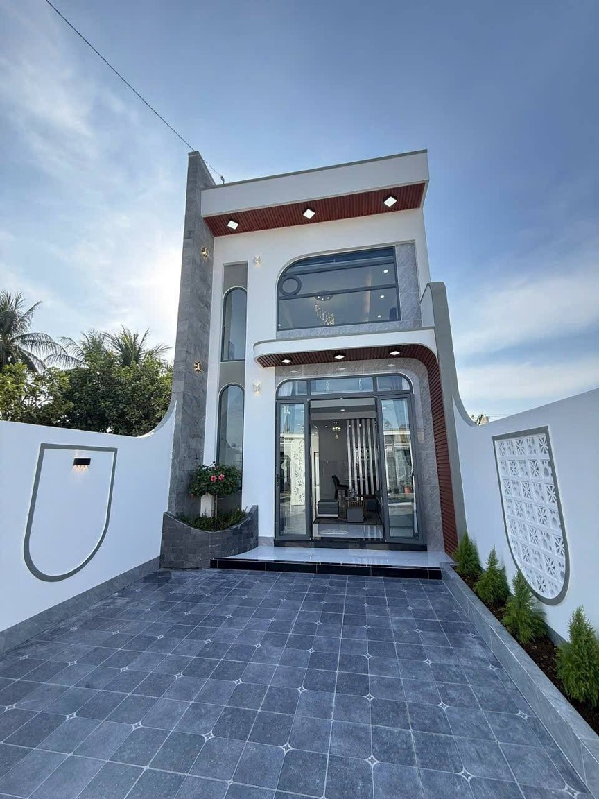 Sống trọn trong không gian nhà phố hiện đại với mặt tiền tối giản- Ảnh 1.