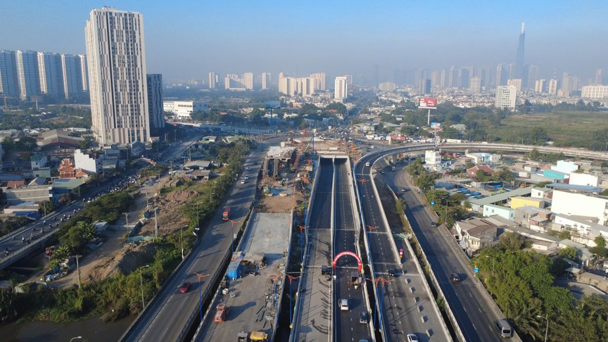 Cận cảnh nút giao 3.400 hiện đại nhất TP. HCM với cầu vượt và hầm chui giúp khơi thông cửa ngõ phía Nam- Ảnh 2. Cận cảnh nút giao 3.400 hiện đại nhất TP. HCM với cầu vượt và hầm chui giúp khơi thông cửa ngõ phía Nam- Ảnh 2.
