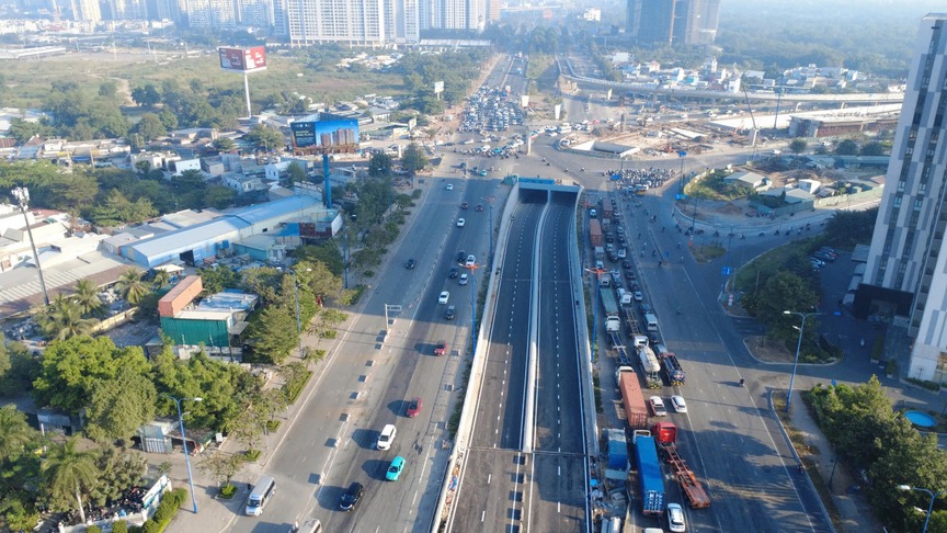 Cận cảnh nút giao 3.400 hiện đại nhất TP. HCM với cầu vượt và hầm chui giúp khơi thông cửa ngõ phía Nam- Ảnh 3. Cận cảnh nút giao 3.400 hiện đại nhất TP. HCM với cầu vượt và hầm chui giúp khơi thông cửa ngõ phía Nam- Ảnh 3.