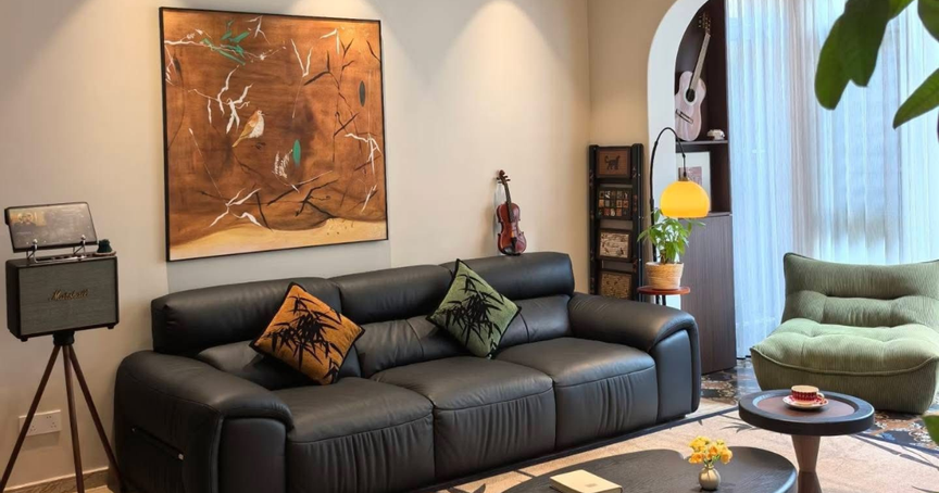 Ấn tượng mạnh mẽ với căn hộ sở hữu kiến trúc giao thoa Á Đông và hiện đại- Ảnh 1.