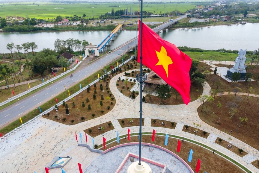 Cây cầu lịch sử từng chia cắt Việt Nam thành 2 miền đã hoàn thiện trùng tu, dành ưu đãi đặc biệt cho du khách dịp Tết Nguyên đán- Ảnh 2. Cây cầu lịch sử từng chia cắt Việt Nam thành 2 miền đã hoàn thiện trùng tu, dành ưu đãi đặc biệt cho du khách dịp Tết Nguyên đán- Ảnh 2.