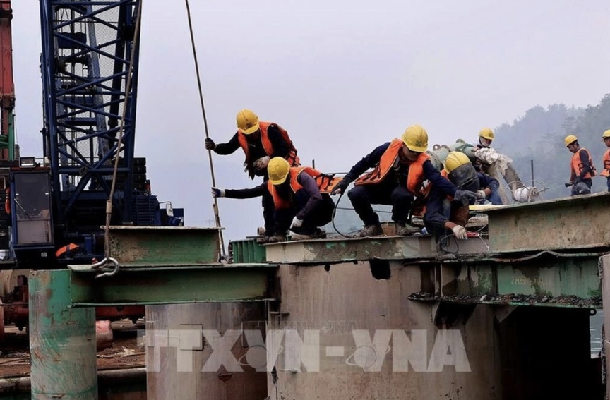 Cao tốc 10.000 tỷ khu vực Tây Bắc sở hữu cây cầu dây văng dài nhất cả nước: Thi công xuyên Tết, dự kiến vượt tiến độ 1 năm- Ảnh 1.