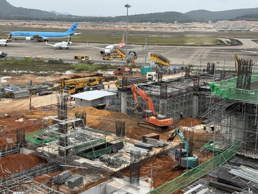 Sân bay được mệnh danh ‘Changi thứ 2’ tại Việt Nam tấp nập thi công, 1 năm nữa sẽ hoàn thành- Ảnh 1.