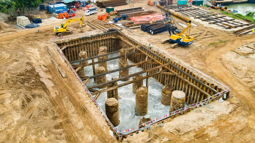 Hối hả thi công xuyên Tết tại dự án cầu Trần Hưng Đạo- Ảnh 9. Hối hả thi công xuyên Tết tại dự án cầu Trần Hưng Đạo- Ảnh 9.