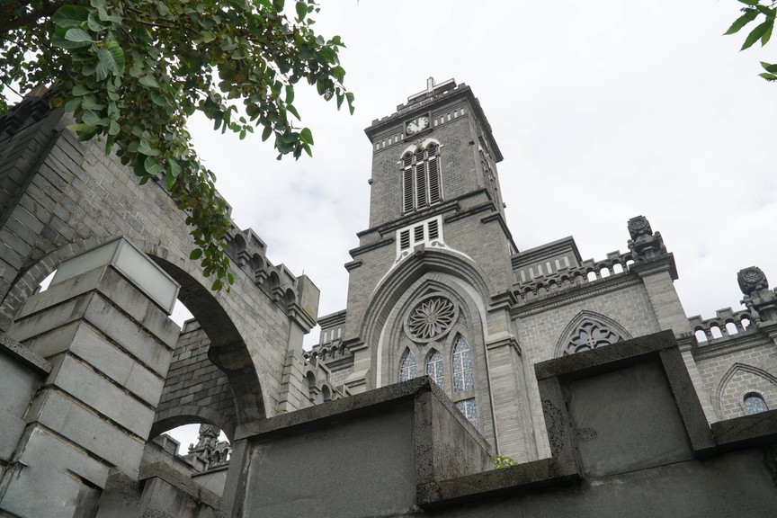 Tỉnh rộng nhất miền Nam sở hữu nhà thờ đá đặc biệt, kiến trúc đậm chất châu Âu- Ảnh 2.