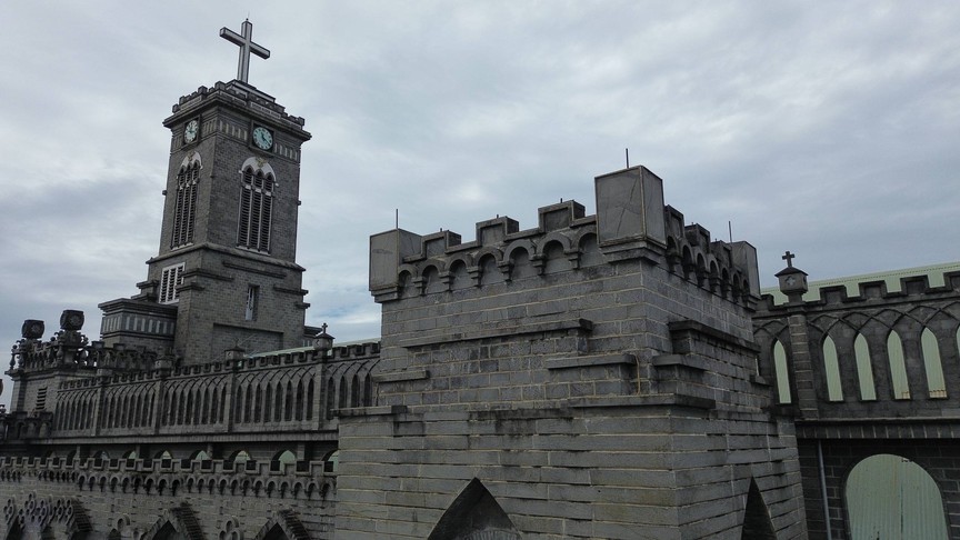 Tỉnh rộng nhất miền Nam sở hữu nhà thờ đá đặc biệt, kiến trúc đậm chất châu Âu- Ảnh 3.