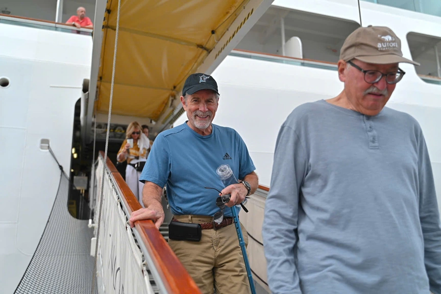 Gần 2.400 du khách quốc tế "xông đất" Cảng tàu khách Quốc tế Hạ Long
- Ảnh 2. Gần 2.400 du khách quốc tế "xông đất" Cảng tàu khách Quốc tế Hạ Long
- Ảnh 2.