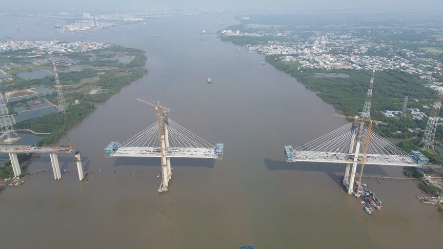 Hơn 100 người thi công xuyên Tết cầu dây văng tĩnh không cao nhất Việt Nam, sẵn sàng hợp long sau 3 tháng nữa- Ảnh 2.