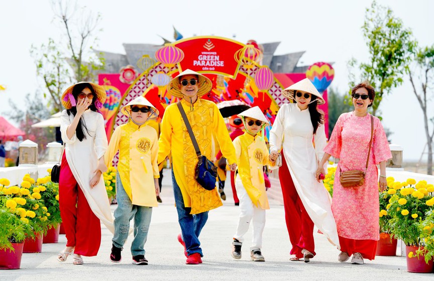 Nhìn lại 10 ngày náo nhiệt của lễ hội Xuân ven biển lớn nhất Đông Nam Bộ- Ảnh 1. Nhìn lại 10 ngày náo nhiệt của lễ hội Xuân ven biển lớn nhất Đông Nam Bộ- Ảnh 1.