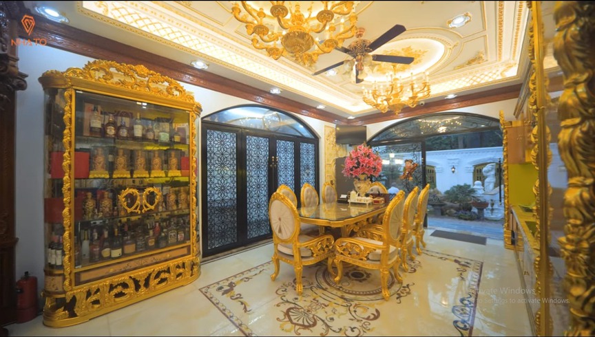 Căn biệt thự 3 tầng dát vàng giữa làng quê: Mất 9 tháng mới hoàn thành, 15 triệu để thuê thiết kế bản vẽ- Ảnh 3. Căn biệt thự 3 tầng dát vàng giữa làng quê: Mất 9 tháng mới hoàn thành, 15 triệu để thuê thiết kế bản vẽ- Ảnh 3.