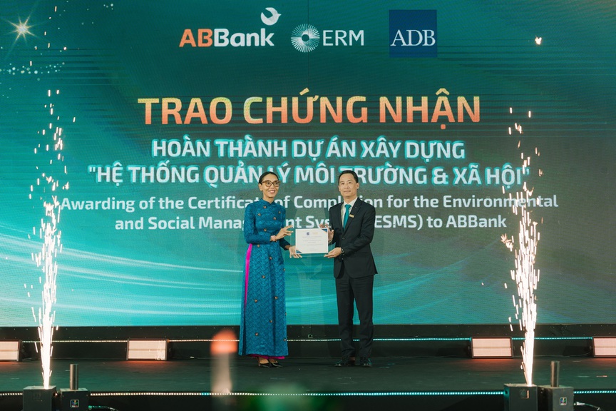 ABBank ra mắt nhận diện thương hiệu mới: Tiếp nối triết lý phụng sự khách hàng và cộng đồng- Ảnh 5. ABBank ra mắt nhận diện thương hiệu mới: Tiếp nối triết lý phụng sự khách hàng và cộng đồng- Ảnh 5.