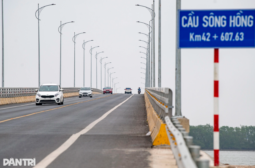Cầu vượt sông nghìn tỷ nối 2 tỉnh miền Bắc, kết thúc hơn 200 năm di chuyển bằng đò của người dân bên sông Hồng- Ảnh 2. Cầu vượt sông nghìn tỷ nối 2 tỉnh miền Bắc, kết thúc hơn 200 năm di chuyển bằng đò của người dân bên sông Hồng- Ảnh 2.
