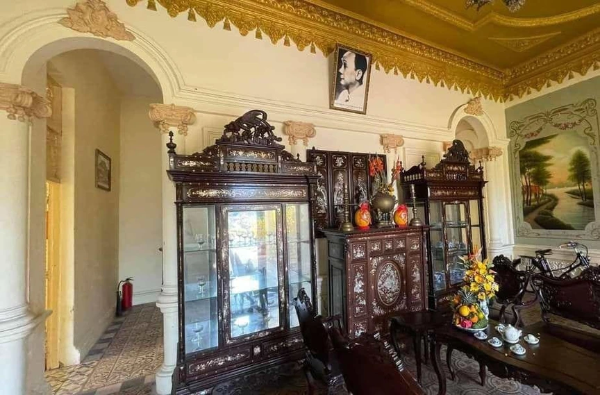 Dinh thự 8 mái đặc biệt của công tử ăn chơi khét tiếng miền Tây: Kiến trúc mang đậm dấu ấn châu Âu- Ảnh 3. Dinh thự 8 mái đặc biệt của công tử ăn chơi khét tiếng miền Tây: Kiến trúc mang đậm dấu ấn châu Âu- Ảnh 3.