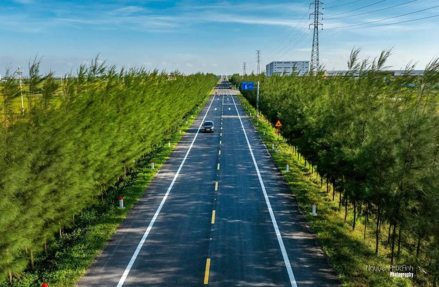 Kỳ tích tuyến đường ven biển rút ngắn hành trình 220km giữa 2 tỉnh từ 2,5 giờ chỉ còn 90 phút- Ảnh 1.