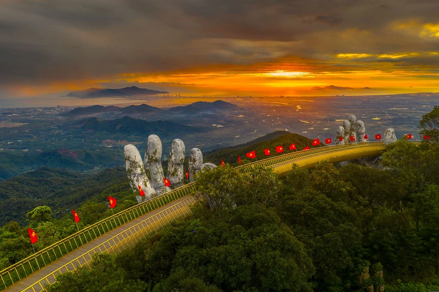 Việt Nam sở hữu cây cầu lọt TOP đẹp nhất thế giới, vượt qua nhiều công trình biểu tượng: Kiến trúc độc đáo, tọa lạc 'TP của những cây cầu'- Ảnh 1.