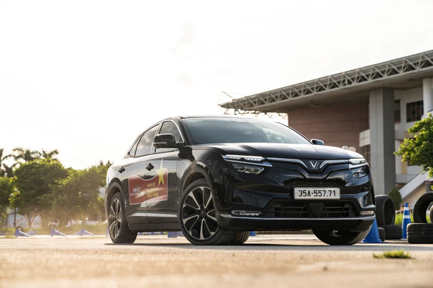 Mua VinFast VF 8 chơi Tết, du xuân, nhận cơ hội “mua xe - trúng xe” - Ảnh 1.