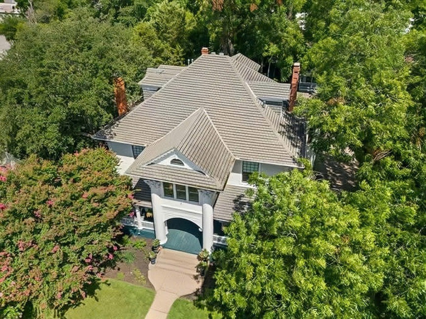 Biệt thự triệu đô của hoa hậu giàu nhất Việt Nam giữa lòng Dallas: Hai căn nhà cổ trên khu đất 7.600m2 với kiến trúc cổ điển độc đáo- Ảnh 1.