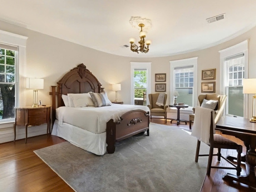 Biệt thự triệu đô của hoa hậu giàu nhất Việt Nam giữa lòng Dallas: Hai căn nhà cổ trên khu đất 7.600m2 với kiến trúc cổ điển độc đáo- Ảnh 5.