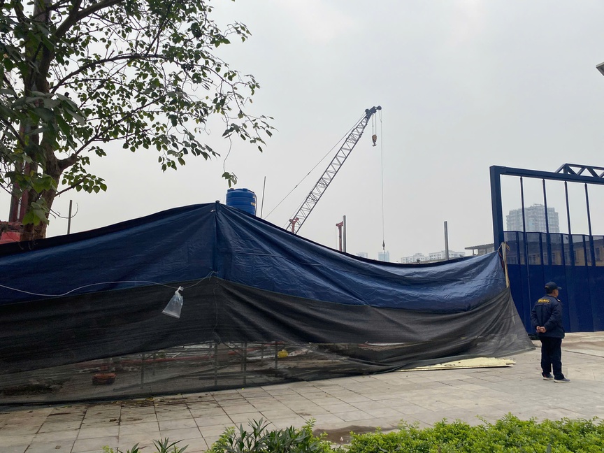 Các thiết bị máy móc đang hoạt động tại khu đất "Cao Xà Lá" Các thiết bị máy móc đang hoạt động tại khu đất "Cao Xà Lá"