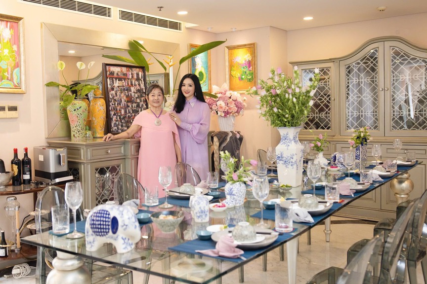 Biệt thự 1.000m2 dát vàng như cung điện xưa với thiết kế châu Âu phòng khách có thể chứa đến 200 người: Chủ nhân từng là 'bóng hồng' của tập đoàn lớn- Ảnh 6.