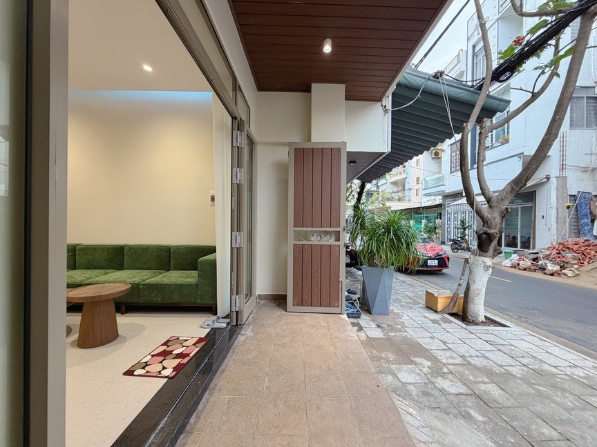 Sống trọn trong căn nhà tối giản hơn 180m2 giữa lòng phố, chi phí chỉ mất hơn 1,7 tỷ đồng- Ảnh 2.