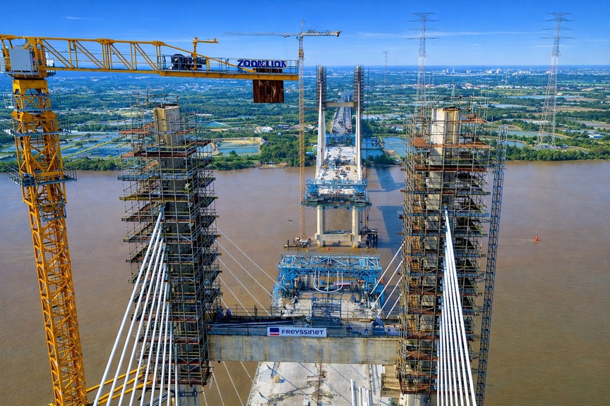 Chỉ ít tháng nữa, chính thức hợp long cầu dây văng tĩnh không cao nhất Việt Nam, nối thông miền Đông với miền Tây- Ảnh 2.