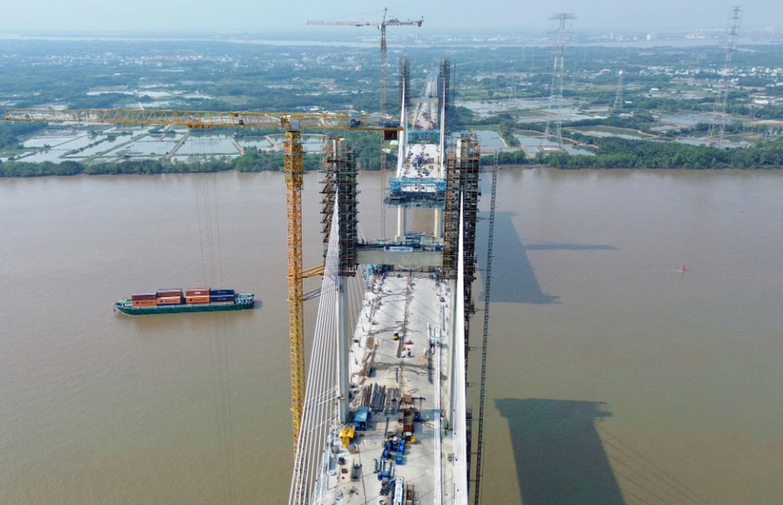 Cây cầu dây văng có tĩnh không cao nhất Việt Nam: Thi công xuyên Tết, 3 tháng nữa hợp long- Ảnh 1. Cây cầu dây văng có tĩnh không cao nhất Việt Nam: Thi công xuyên Tết, 3 tháng nữa hợp long- Ảnh 1.