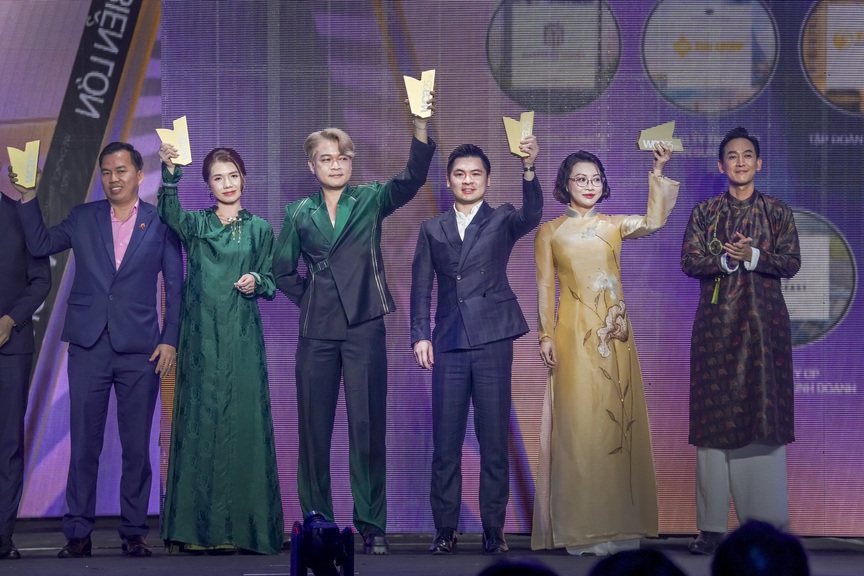 Tập đoàn T&T Group được vinh danh doanh nghiệp "Vươn mình ra biển lớn" tại WeChoice Awards 2025- Ảnh 1.