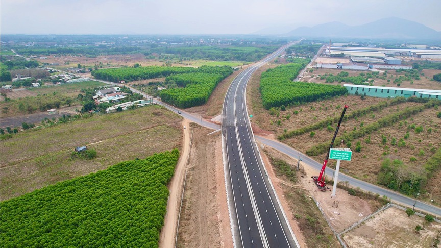 Tuyến cao tốc 21.000 tỷ nối 2 tỉnh thành giàu nhất Việt Nam sẵn sàng khai thác, mở trục kết nối sân bay và cảng biển- Ảnh 2.