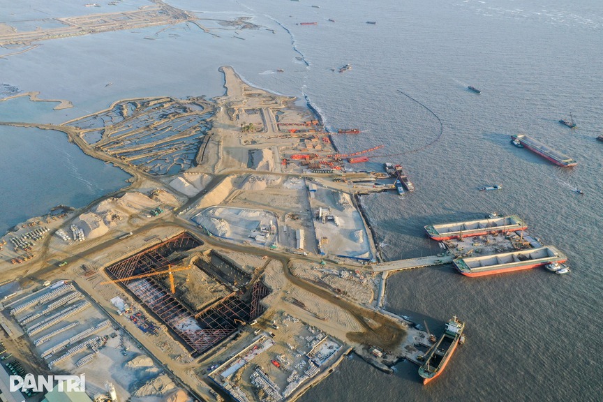 Siêu đô thị lấn biển của Vingroup tại TP giàu nhất Việt Nam rộn rã trước thềm Tết Nguyên đán- Ảnh 1.