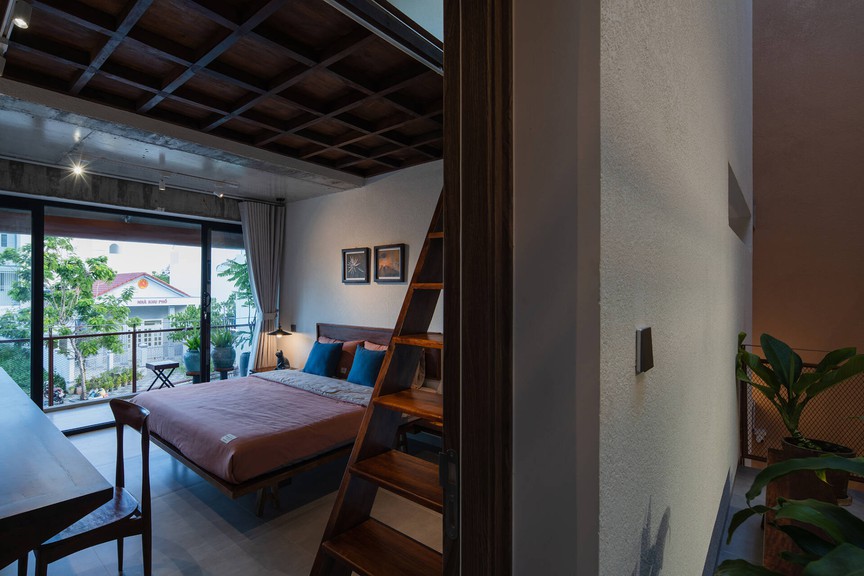 Độc đáo ngôi nhà mái ngói dốc giữa lòng Phan Thiết: Không gian sống đương đại mang hơi thở kiến trúc truyền thống- Ảnh 5.