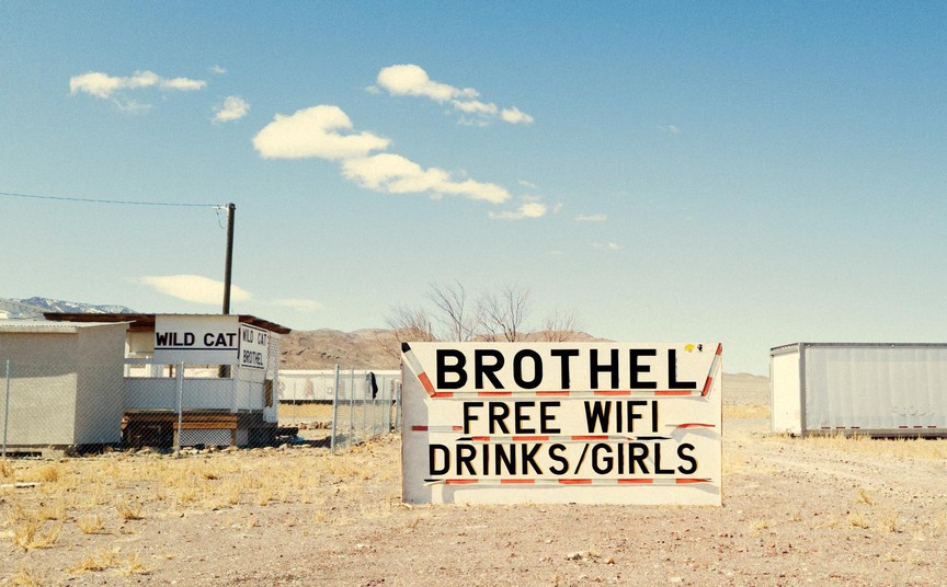 Viễn du nước Mỹ qua ống kính Alex Frayne: Từ bãi biển Venice náo nhiệt đến những trạm xăng hoang vắng- Ảnh 3.