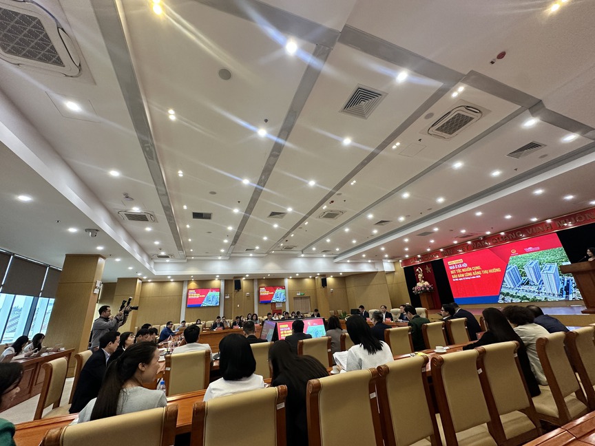 Thứ trưởng Bộ Xây dựng: Việt Nam đã triển khai khoảng 70% mục tiêu, sẽ có 'luồng xanh' cho phát triển NOXH- Ảnh 1.