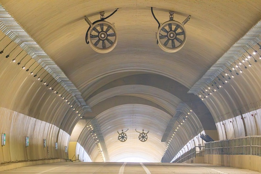 Sắp thông xe cao tốc kết nối miền Trung với 77 cây cầu và 3 hầm xuyên núi- Ảnh 2.