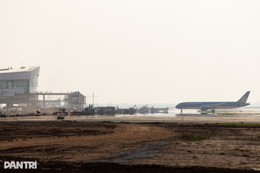 Sân bay Long Thành đón chuyến bay đầu tiên. Nguồn ảnh: Báo Dân trí