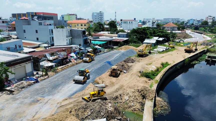 TP.HCM: Gỡ vướng mặt bằng, vật liệu, bãi đổ đất dư và nhà thầu để đẩy nhanh tiến độ dự án trọng điểm- Ảnh 2. TP.HCM: Gỡ vướng mặt bằng, vật liệu, bãi đổ đất dư và nhà thầu để đẩy nhanh tiến độ dự án trọng điểm- Ảnh 2.