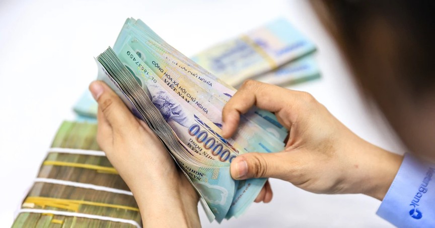 Lãi suất tăng vọt, chủ đầu tư "căng mình" giữ thanh khoản- Ảnh 1.