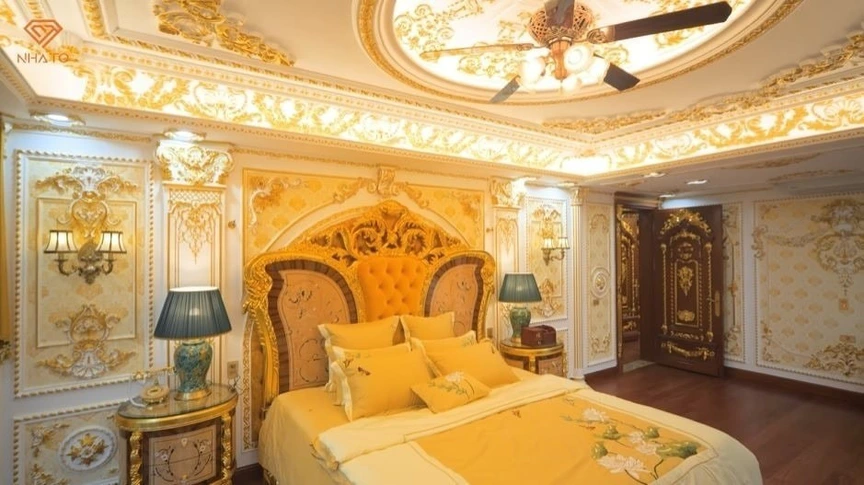 Biệt thự dát vàng sở hữu kiến trúc đặc biệt giữa làng quê: Nội thất từ gỗ quý được chạm khắc tinh xảo, bên trong như cung điện thu nhỏ- Ảnh 4. Biệt thự dát vàng sở hữu kiến trúc đặc biệt giữa làng quê: Nội thất từ gỗ quý được chạm khắc tinh xảo, bên trong như cung điện thu nhỏ- Ảnh 4.