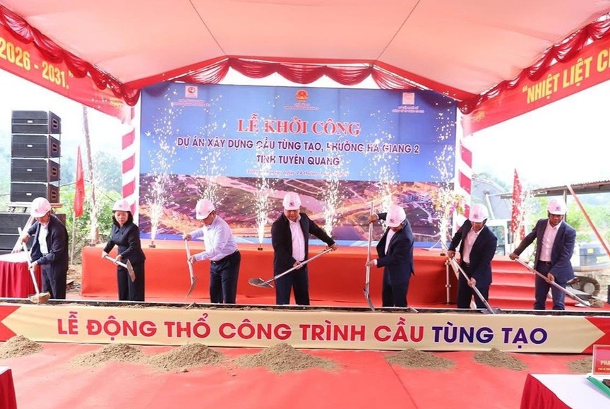 Tỉnh là địa đầu Tổ quốc chính thức khởi công cây cầu gần 50 tỷ, thay thế cầu cũ bị lũ cuốn- Ảnh 1. Tỉnh là địa đầu Tổ quốc chính thức khởi công cây cầu gần 50 tỷ, thay thế cầu cũ bị lũ cuốn- Ảnh 1.