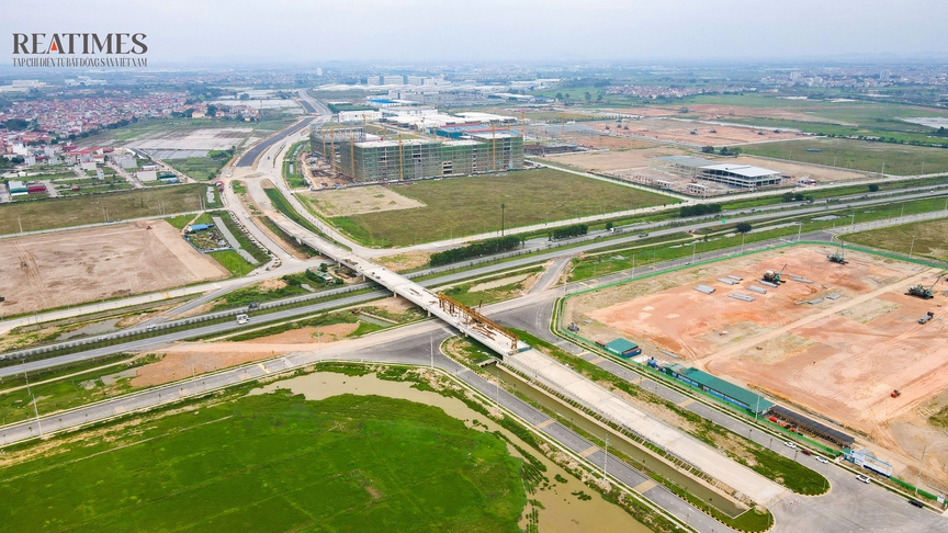 Cận cảnh cầu vượt cao tốc thuộc dự án gần 1.500 tỷ đồng kết nối các khu công nghiệp tỉnh Bắc Ninh- Ảnh 1.
