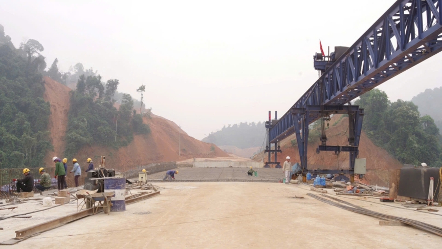 Huy động trên 200 nhân sự quân đội hỗ trợ dự án giao thông thách thức bậc nhất cả nước do liên danh Đèo Cả thi công- Ảnh 2.