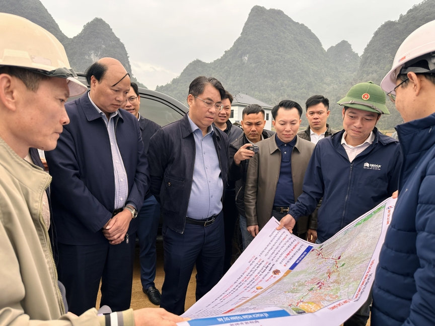 Huy động trên 200 nhân sự quân đội hỗ trợ dự án giao thông thách thức bậc nhất cả nước do liên danh Đèo Cả thi công- Ảnh 1.