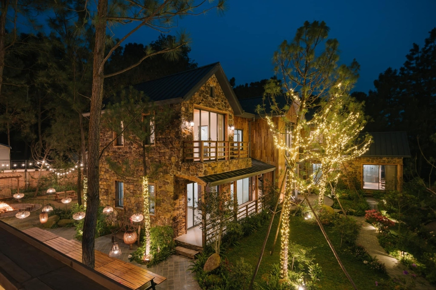 Căn biệt thự ngoại ô hơn 4.000m2 của 'ông hoàng nhạc đỏ': Khu nghỉ dưỡng thu nhỏ mang đậm phong cách cổ điển châu Âu- Ảnh 1. Căn biệt thự ngoại ô hơn 4.000m2 của 'ông hoàng nhạc đỏ': Khu nghỉ dưỡng thu nhỏ mang đậm phong cách cổ điển châu Âu- Ảnh 1.