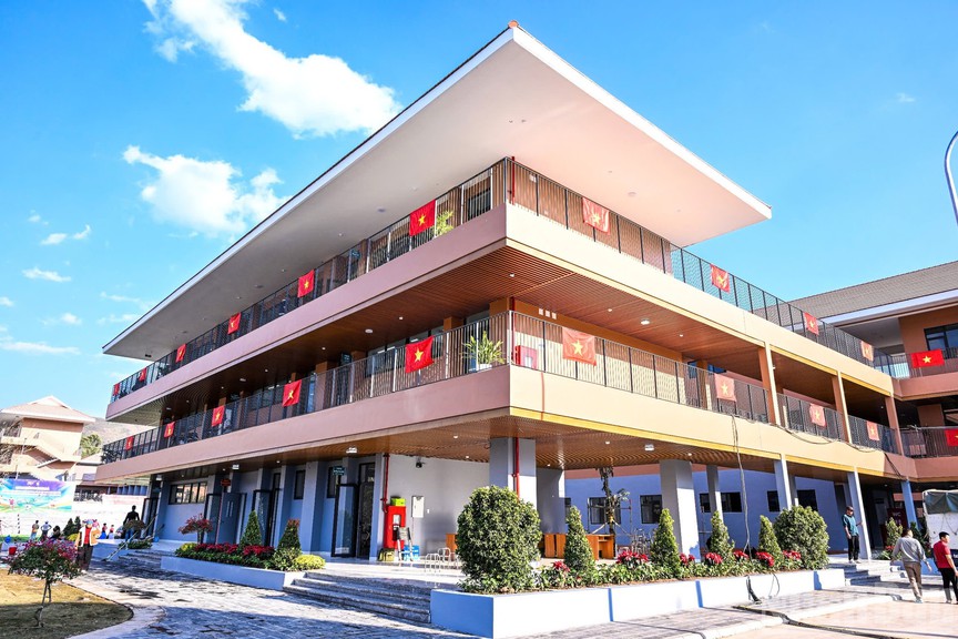 Ngôi trường liên cấp '5 sao' về đích đầu tiên trong chiến dịch xây 248 trường học vùng biên giới của Việt Nam: Là kỳ tích giữa đại ngàn- Ảnh 1. Ngôi trường liên cấp '5 sao' về đích đầu tiên trong chiến dịch xây 248 trường học vùng biên giới của Việt Nam: Là kỳ tích giữa đại ngàn- Ảnh 1.