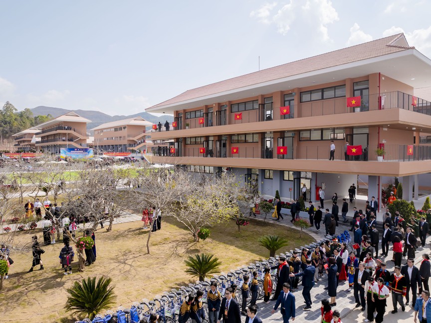 Ngôi trường liên cấp '5 sao' về đích đầu tiên trong chiến dịch xây 248 trường học vùng biên giới của Việt Nam: Là kỳ tích giữa đại ngàn- Ảnh 2. Ngôi trường liên cấp '5 sao' về đích đầu tiên trong chiến dịch xây 248 trường học vùng biên giới của Việt Nam: Là kỳ tích giữa đại ngàn- Ảnh 2.