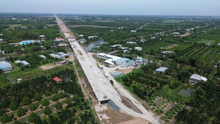 Công trường thi công tuyến cao tốc Cao Lãnh - An Hữu. Nguồn ảnh: VOV Công trường thi công tuyến cao tốc Cao Lãnh - An Hữu. Nguồn ảnh: VOV