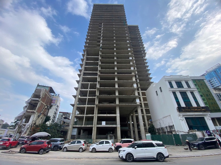 Tòa nhà 28 tầng quy mô 4.000m2 bỏ hoang trên ‘đất vàng’ Thủ đô: Khối bê tông dang dở với lịch sử chuyển nhượng phức tạp- Ảnh 1.
