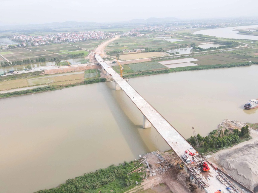 4 tháng nữa, chính thức hoàn thành cây cầu thay thế cây cầu duy nhất ở Việt Nam có đường sắt chung đường bộ- Ảnh 1. 4 tháng nữa, chính thức hoàn thành cây cầu thay thế cây cầu duy nhất ở Việt Nam có đường sắt chung đường bộ- Ảnh 1.