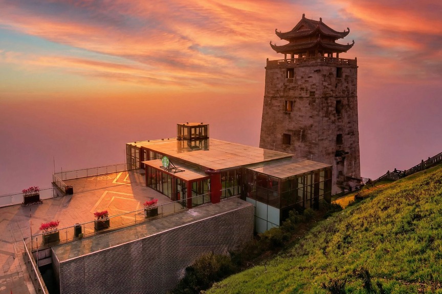 Việt Nam sở hữu quán cà phê cao nhất châu Á: Cao hơn 3.000m so với mực nước biển, là điểm check-in mới của du khách- Ảnh 1.